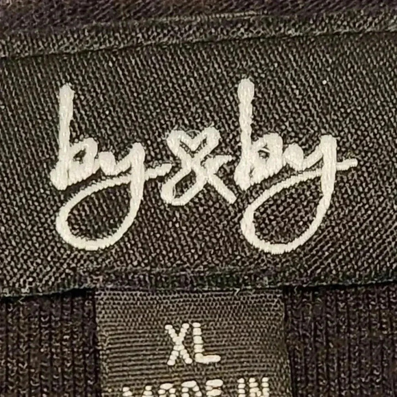 By&by cut out textured top, juniors XL - Picture 9 of 10